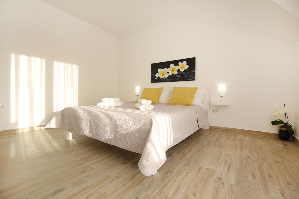 Apartments Nada Sukošan Exterior foto