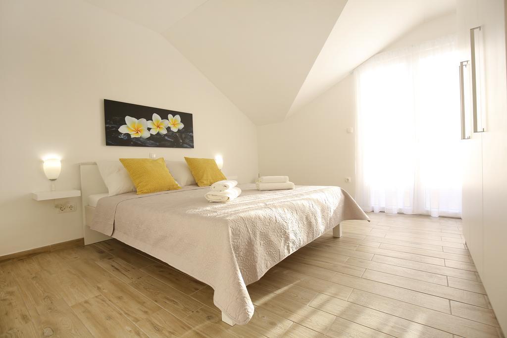 Apartments Nada Sukošan Exterior foto